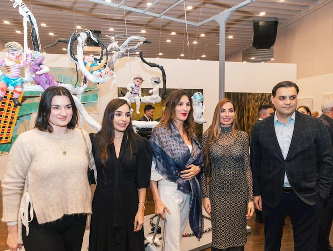 Leyla və Arzu Əliyeva beynəlxalq incəsənət sərgisinin açılışında — FOTOLAR