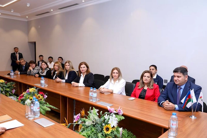 Əmək fəaliyyətində fərqlənən işçilərlə görüş keçirildi — FOTOLAR