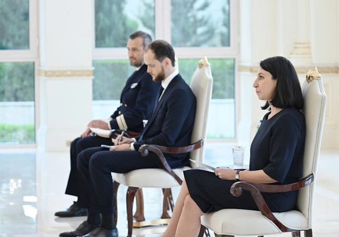 Prezident Fransanın yeni səfirinin etimadnaməsini qəbul edib — FOTOLAR Prezident Fransanın yeni səfirinin etimadnaməsini qəbul edib — FOTOLAR
