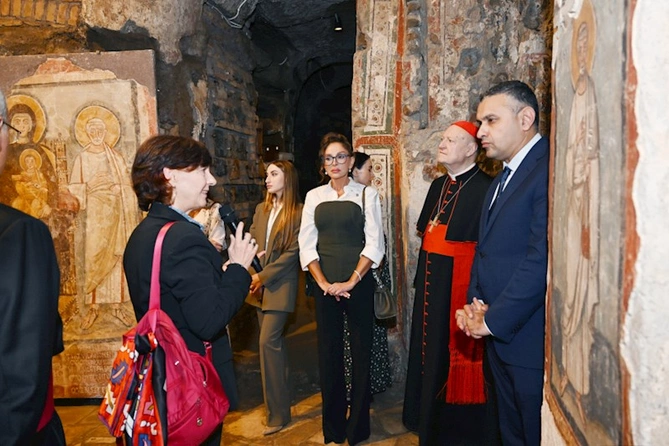 Mehriban Əliyeva qızları və gəlini ilə Vatikanda açılışda — FOTOLAR Mehriban Əliyeva qızları və gəlini ilə Vatikanda açılışda — FOTOLAR
