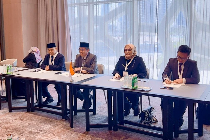 İndoneziya və Qətərlə əməkdaşlıq məsələləri müzakirə olundu — FOTOLAR İndoneziya və Qətərlə əməkdaşlıq məsələləri müzakirə olundu — FOTOLAR