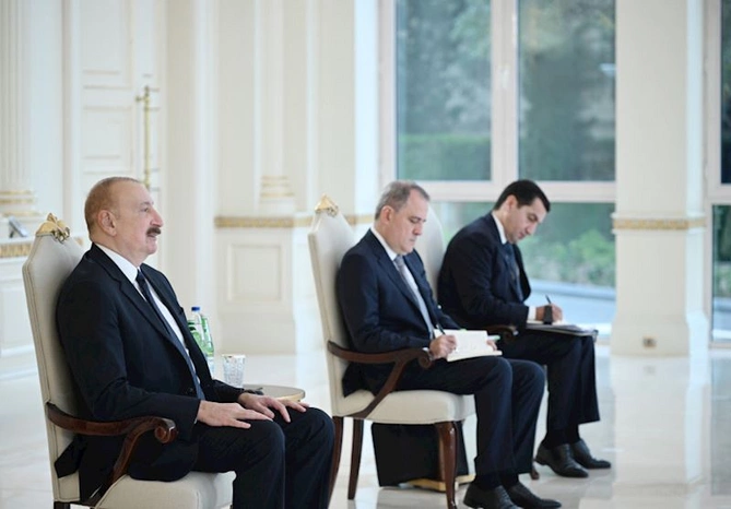İlham Əliyev Misirin yeni səfirinin etimadnaməsini qəbul edib — FOTOLAR İlham Əliyev Misirin yeni səfirinin etimadnaməsini qəbul edib — FOTOLAR