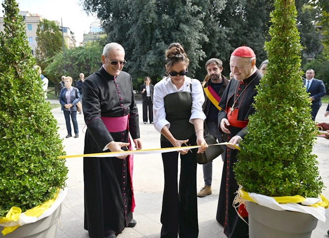 Mehriban Əliyeva qızları və gəlini ilə Vatikanda açılışda — FOTOLAR Mehriban Əliyeva qızları və gəlini ilə Vatikanda açılışda — FOTOLAR