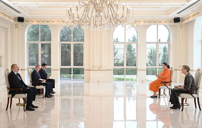 Prezident yeni səfirin etimadnaməsini qəbul edib — FOTOLAR Prezident yeni səfirin etimadnaməsini qəbul edib — FOTOLAR