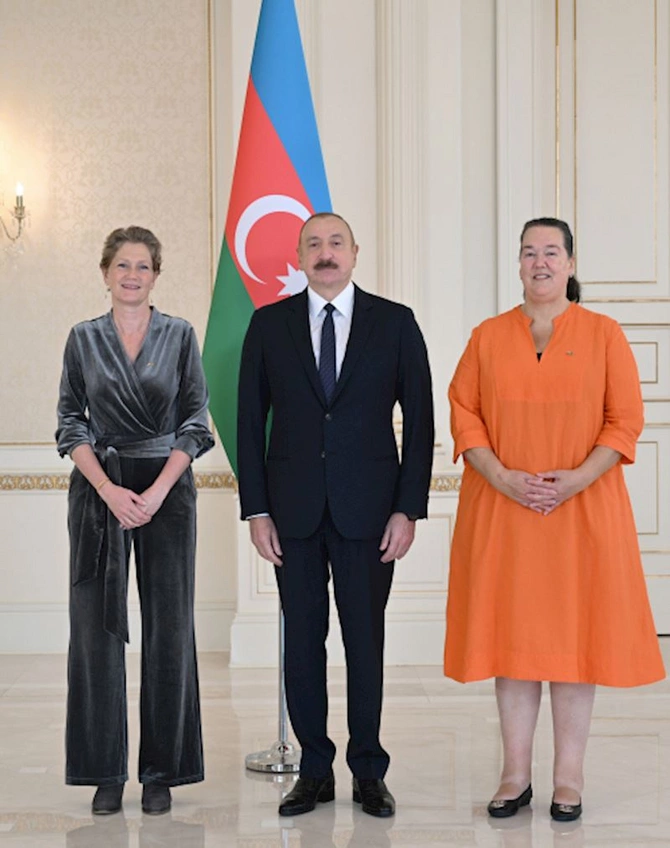 Prezident yeni səfirin etimadnaməsini qəbul edib — FOTOLAR Prezident yeni səfirin etimadnaməsini qəbul edib — FOTOLAR
