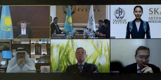 Qazaxıstan Baş naziri süni intellektin iştirakı ilə iclas keçirdi — FOTO