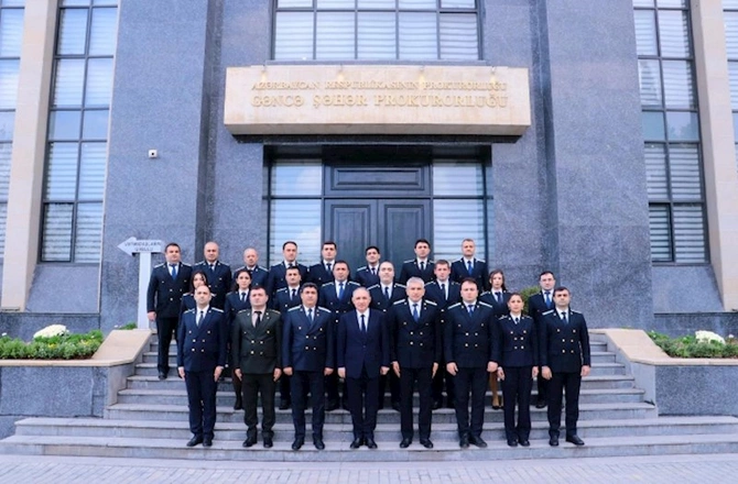Baş prokuror Gəncədə vətəndaşları qəbul edib — FOTOLAR Baş prokuror Gəncədə vətəndaşları qəbul edib — FOTOLAR