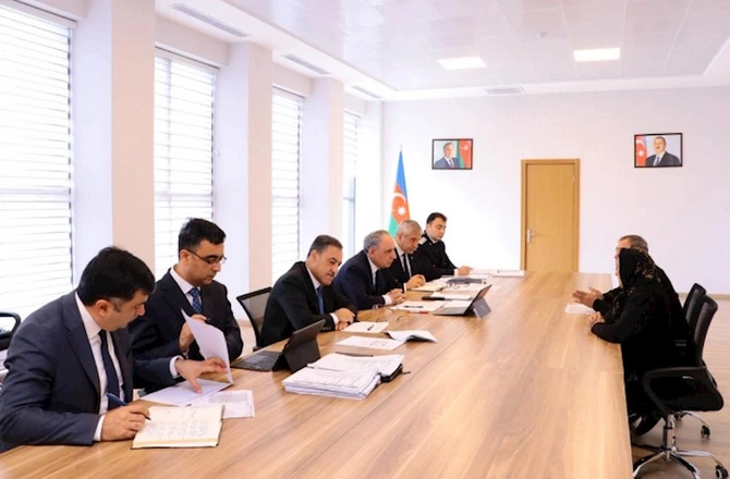 Baş prokuror Gəncədə vətəndaşları qəbul edib — FOTOLAR Baş prokuror Gəncədə vətəndaşları qəbul edib — FOTOLAR