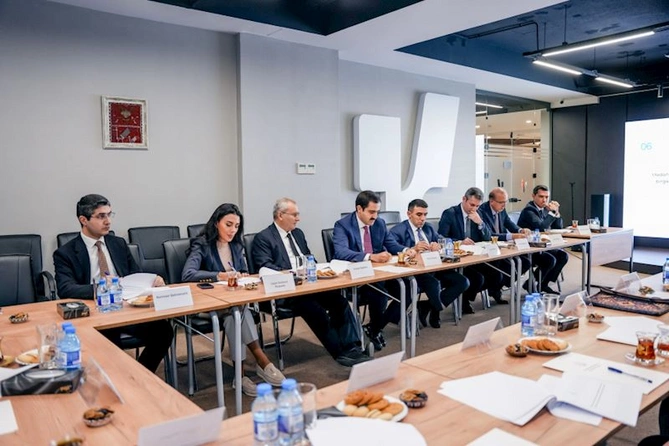 Mədəniyyət və təhsil sahələrinin inteqrasiyasına dair müzakirə aparılıb — FOTOLAR Mədəniyyət və təhsil sahələrinin inteqrasiyasına dair müzakirə aparılıb — FOTOLAR