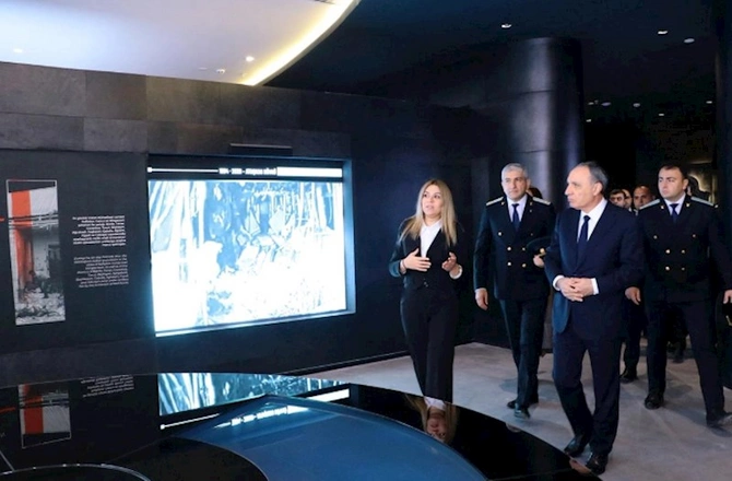 Baş prokuror Gəncədə vətəndaşları qəbul edib — FOTOLAR Baş prokuror Gəncədə vətəndaşları qəbul edib — FOTOLAR