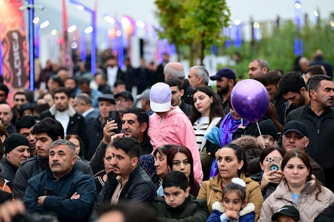 Füzuli Şəhəri Günü geniş konsert proqramı və atəşfəşanlıqla başa çatıb — FOTOLAR Füzuli Şəhəri Günü geniş konsert proqramı və atəşfəşanlıqla başa çatıb — FOTOLAR