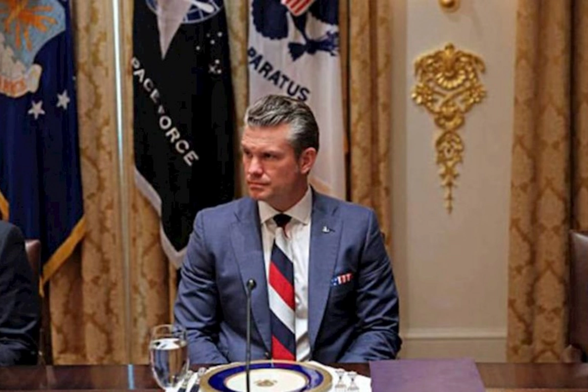 Qalstuku ilə rezonans yaratdı
