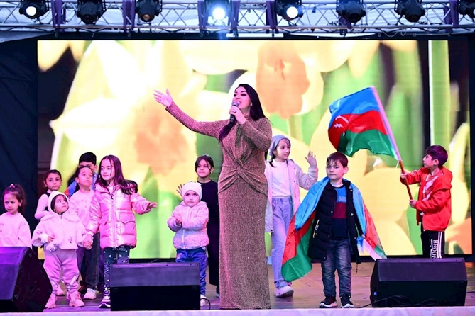 Füzuli Şəhəri Günü geniş konsert proqramı və atəşfəşanlıqla başa çatıb — FOTOLAR Füzuli Şəhəri Günü geniş konsert proqramı və atəşfəşanlıqla başa çatıb — FOTOLAR