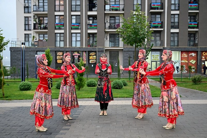 Füzuli Şəhəri Günü geniş konsert proqramı və atəşfəşanlıqla başa çatıb — FOTOLAR Füzuli Şəhəri Günü geniş konsert proqramı və atəşfəşanlıqla başa çatıb — FOTOLAR