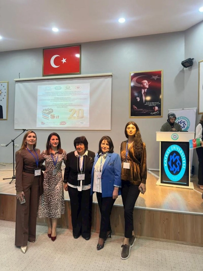 Qarsda turk dunyasinin elmi birliyini guclendiren beynelxalq simpozium kecirildi — FOTOLAR