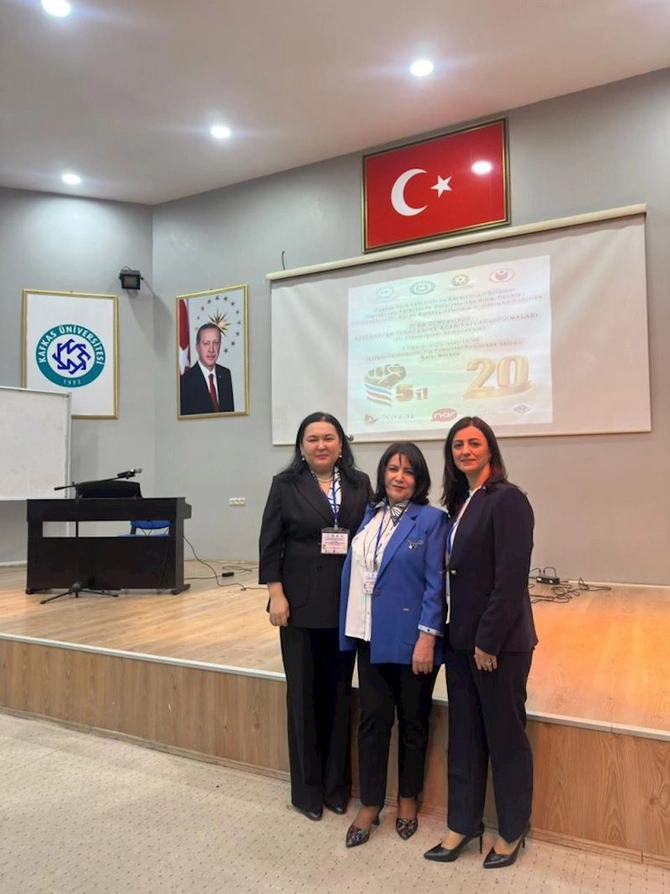 Qarsda turk dunyasinin elmi birliyini guclendiren beynelxalq simpozium kecirildi — FOTOLAR