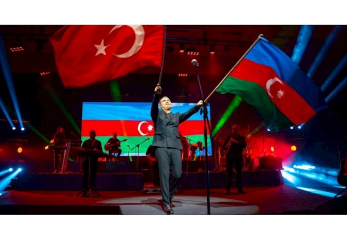 Ferhat Göçerin möhtəşəm Bakı konsertindən FOTOLARI