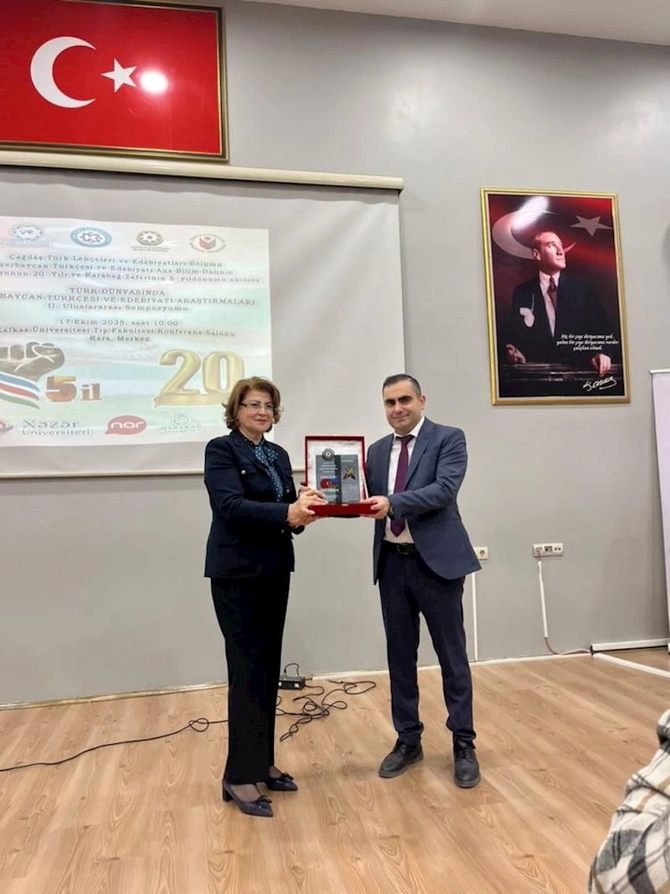 Qarsda turk dunyasinin elmi birliyini guclendiren beynelxalq simpozium kecirildi — FOTOLAR