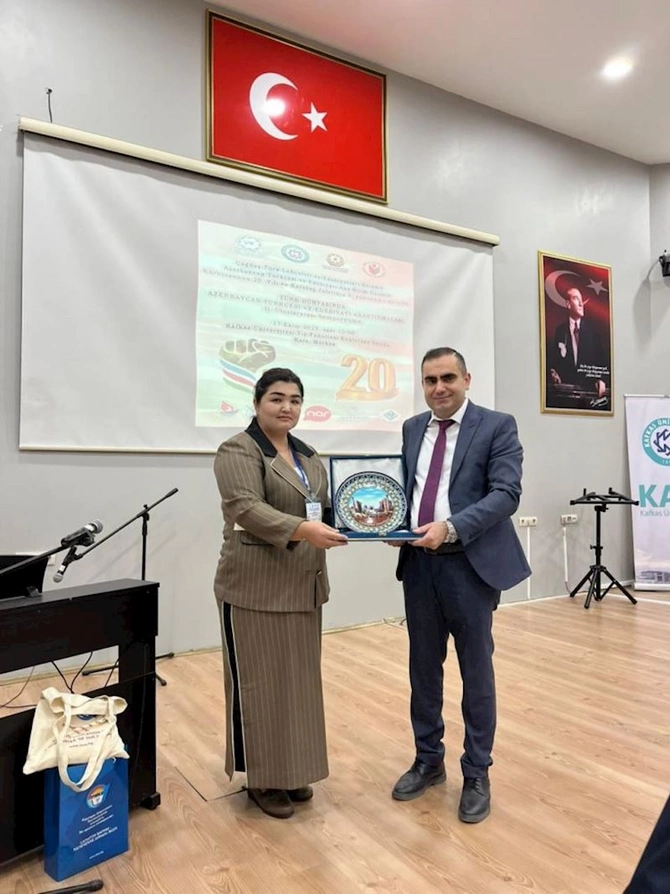 Qarsda turk dunyasinin elmi birliyini guclendiren beynelxalq simpozium kecirildi — FOTOLAR