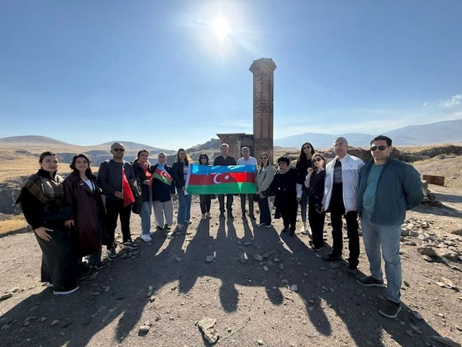 Qarsda turk dunyasinin elmi birliyini guclendiren beynelxalq simpozium kecirildi — FOTOLAR