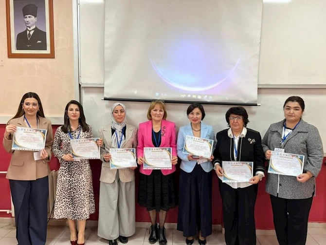 Qarsda turk dunyasinin elmi birliyini guclendiren beynelxalq simpozium kecirildi — FOTOLAR