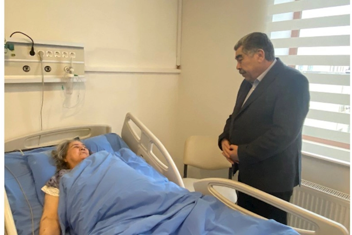 İcra başçısı müalicə olunan şəhid anasını ziyarət etdi — FOTOLAR