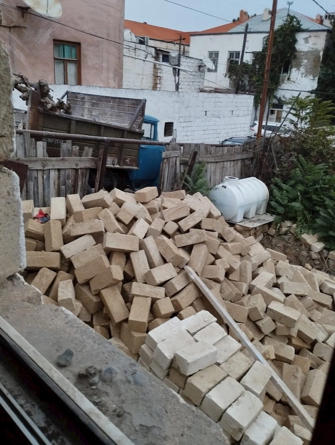 Səbaildə qanunsuz tikinti…— İcra “təcili tik” əmri verdi (FOTOLAR) Səbaildə qanunsuz tikinti…— İcra “təcili tik” əmri verdi (FOTOLAR)