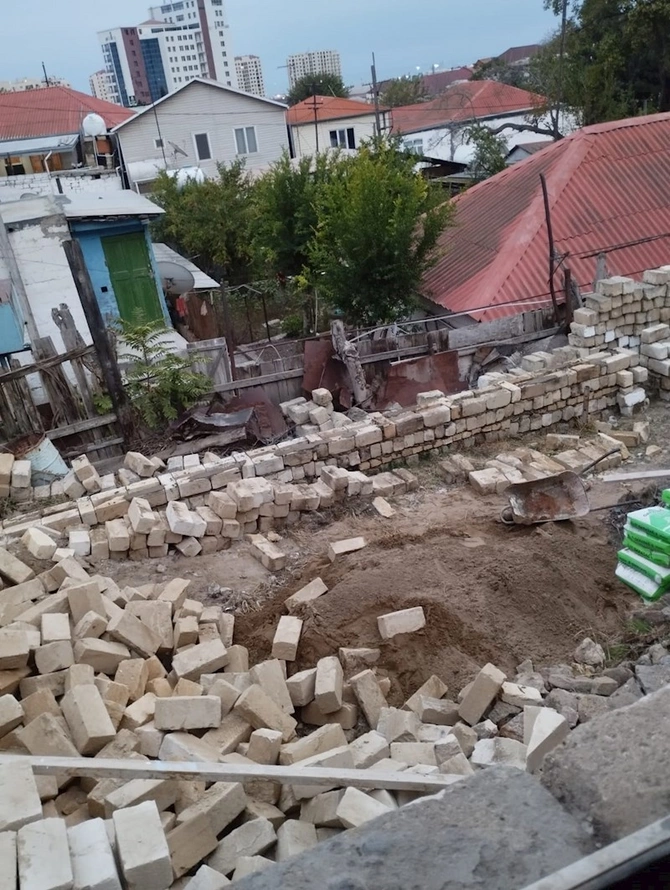 Səbaildə qanunsuz tikinti…— İcra “təcili tik” əmri verdi (FOTOLAR) Səbaildə qanunsuz tikinti…— İcra “təcili tik” əmri verdi (FOTOLAR)