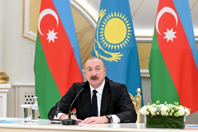 Prezidentlər mətbuata bəyanatlarla çıxış etdi — FOTOLAR Prezidentlər mətbuata bəyanatlarla çıxış etdi — FOTOLAR