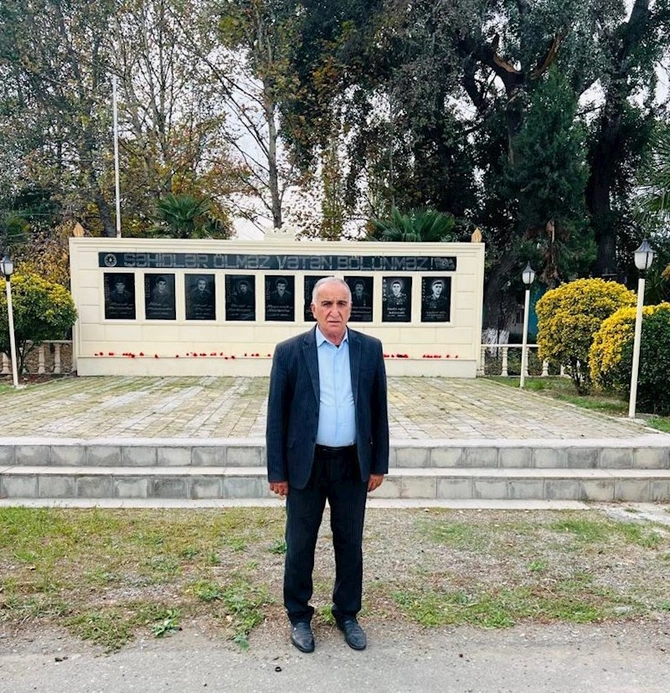 Bir yol gedir Kolanıya…