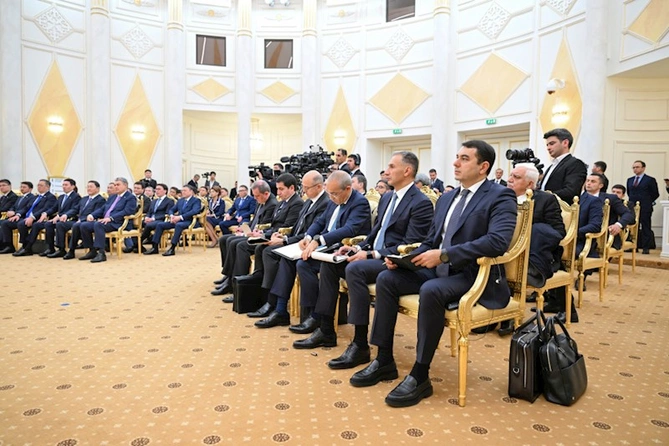 Prezidentlər mətbuata bəyanatlarla çıxış etdi — FOTOLAR Prezidentlər mətbuata bəyanatlarla çıxış etdi — FOTOLAR