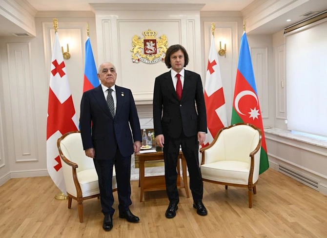 Əli Əsədov İrakli Kobaxidze ilə görüşüb — FOTOLAR Əli Əsədov İrakli Kobaxidze ilə görüşüb — FOTOLAR
