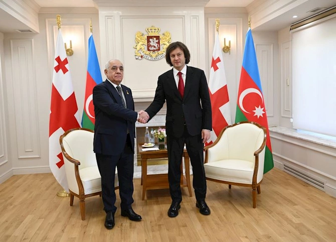 Əli Əsədov İrakli Kobaxidze ilə görüşüb — FOTOLAR Əli Əsədov İrakli Kobaxidze ilə görüşüb — FOTOLAR