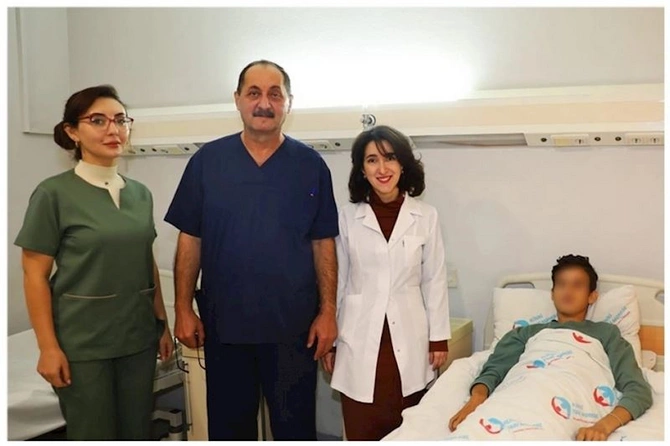 Bakıda 17 yaşlı yeniyetmənin bağırsağından taxta çıxarılıb — FOTOLAR