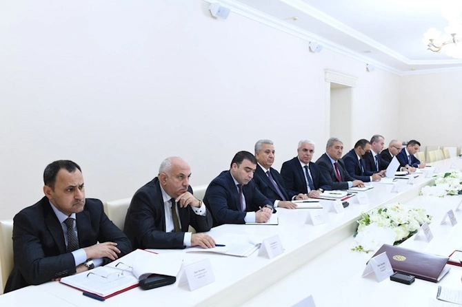Rövşən Rzayev iclas keçirdi — Tapşırıqlar verdi (FOTOLAR)