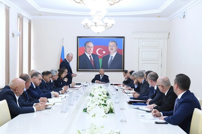 Rövşən Rzayev iclas keçirdi — Tapşırıqlar verdi (FOTOLAR)