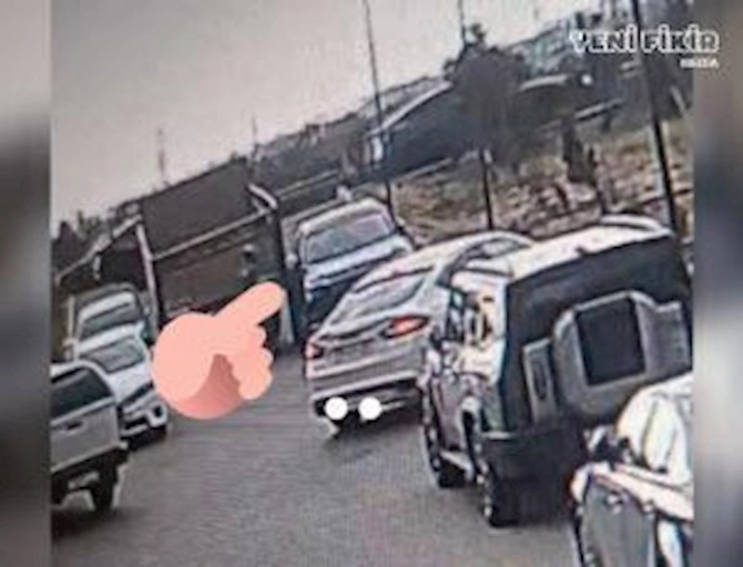 Yaşıllaşdırma Təsərrüfatı Birliyinin əməkdaşları bina sakinin avtomobilini cızdı — VİDEO/FOTOLAR