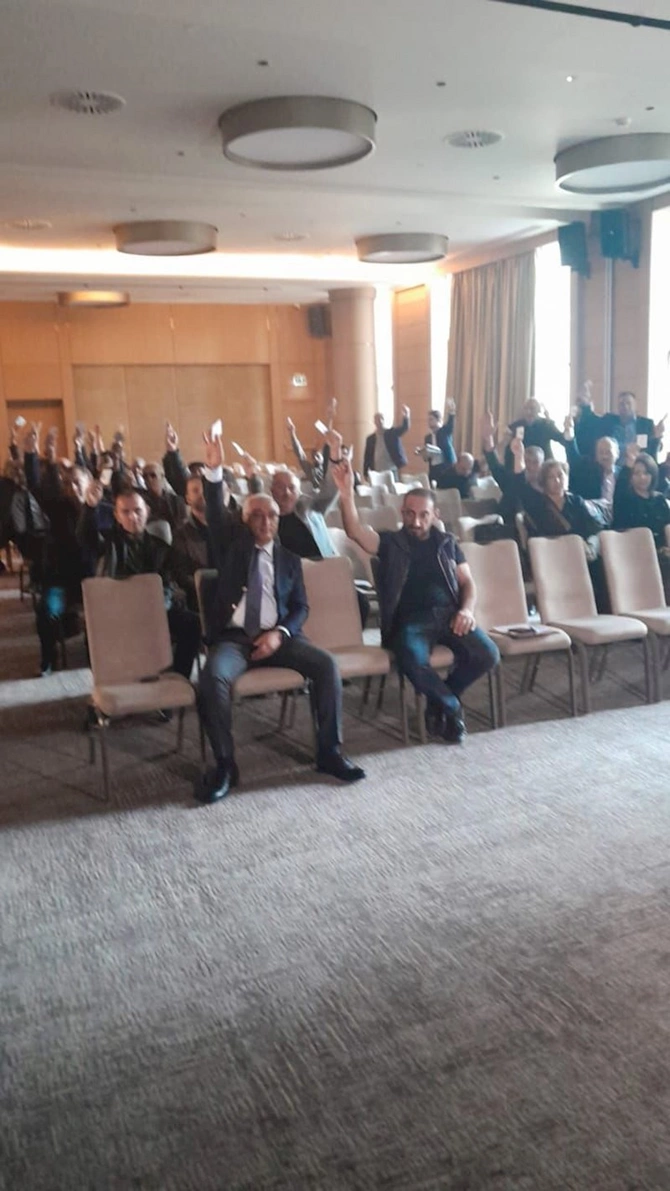 Fəzail Ağamalı ilə oğlu arasında partiya Qurultayında DAVA DÜŞDÜ — ŞOK SƏBƏB Fəzail Ağamalı ilə oğlu arasında partiya Qurultayında DAVA DÜŞDÜ — ŞOK SƏBƏB