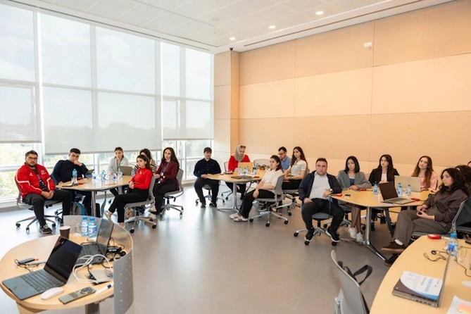 Media nümayəndələri üçün “Süni intellektin mediada tətbiqi” mövzusunda seminarlara başlanılıb — FOTOLAR