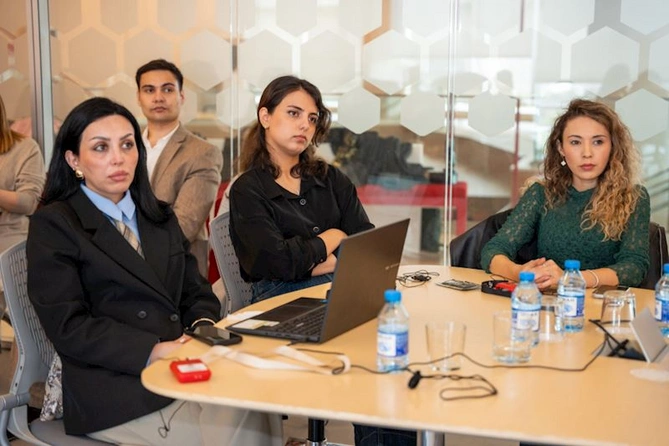 Media nümayəndələri üçün “Süni intellektin mediada tətbiqi” mövzusunda seminarlara başlanılıb — FOTOLAR