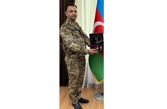 İşdən çıxarılan generalın biabırçı görüntüləri yayıldı — FOTO