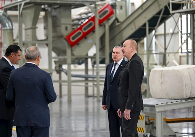 Prezident İlham Əliyev Sabirabadda pambıq emalı zavodunun fəaliyyəti ilə tanış olub — FOTOLAR
