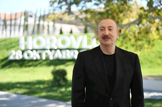 İlham Əliyev Horovlu kəndinin sakinlərinə mənzillərin açarlarını təqdim etdi — FOTOLAR İlham Əliyev Horovlu kəndinin sakinlərinə mənzillərin açarlarını təqdim etdi — FOTOLAR