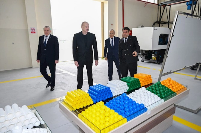 Sabirabadda su filtrlərinin istehsalı müəssisəsinin fəaliyyəti ilə tanışlıq —FOTOLAR