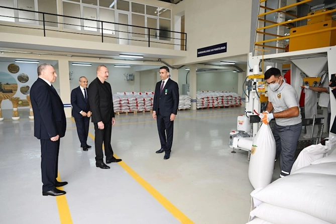 Sabirabad Sənaye Məhəlləsində toxum istehsalı müəssisəsinin fəaliyyəti ilə tanışlıq — FOTOLAR