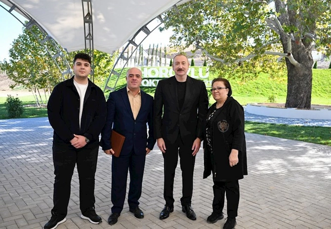 İlham Əliyev Horovlu kəndinin sakinlərinə mənzillərin açarlarını təqdim etdi — FOTOLAR İlham Əliyev Horovlu kəndinin sakinlərinə mənzillərin açarlarını təqdim etdi — FOTOLAR