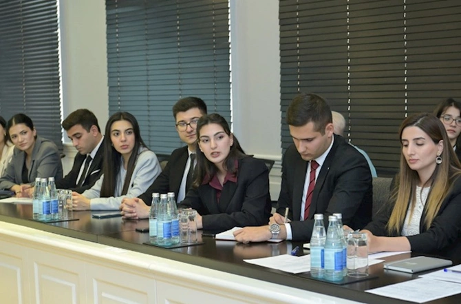 Emin Əmrullayev III Maarifçi tələbə-məzun təcrübə proqramının iştirakçıları ilə görüşdü — FOTOLAR