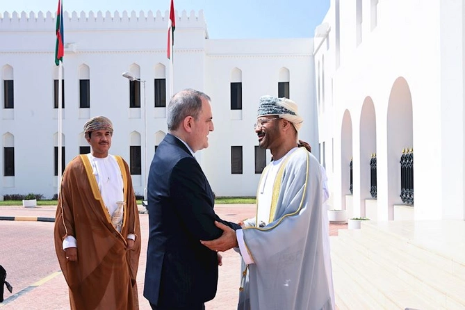 Azərbaycan və Oman XİN rəhbərlərinin təkbətək görüşü keçirildi — FOTOLAR (YENİLƏNİB) Azərbaycan və Oman XİN rəhbərlərinin təkbətək görüşü keçirildi — FOTOLAR (YENİLƏNİB)