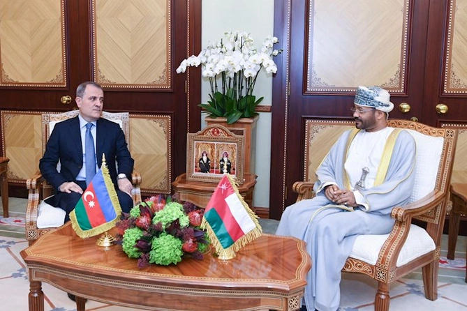 Azərbaycan və Oman XİN rəhbərlərinin təkbətək görüşü keçirildi — FOTOLAR (YENİLƏNİB) Azərbaycan və Oman XİN rəhbərlərinin təkbətək görüşü keçirildi — FOTOLAR (YENİLƏNİB)