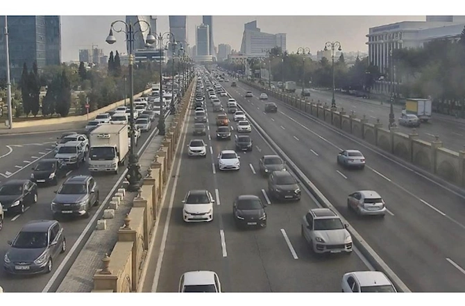 Nasaz avtomobil tıxac yaratdı — FOTOLAR Nasaz avtomobil tıxac yaratdı — FOTOLAR